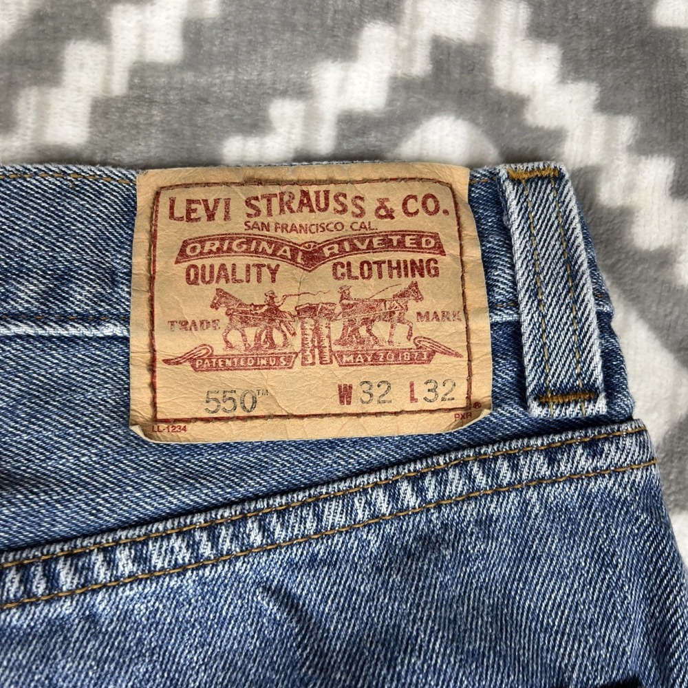 Vintage Levis 550 Jeans Mens 32x32 Light Y2K Blue Denim Relaxed Tapered Zip Fly - Picture 3 of 10